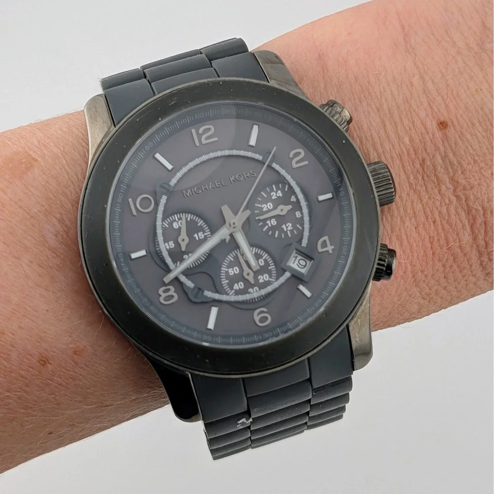 Michael Kors Runway MK-8148 Chronograph Watch Black Rubber 45mm Date 7.5